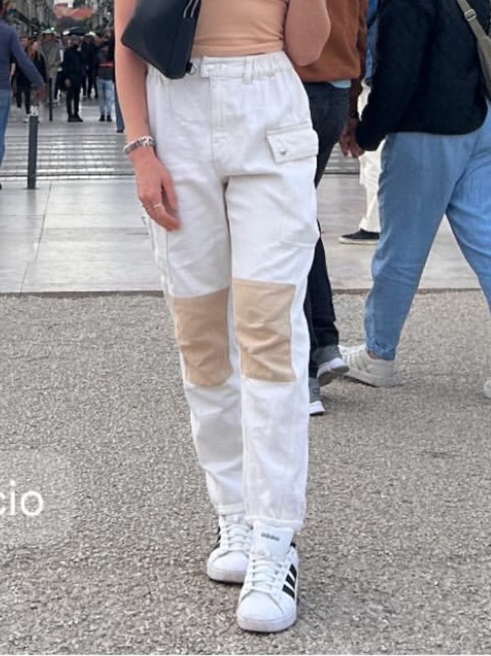 Bershka Cream Utility Cargo Pants with Tan Knee Patches. Size US 6 /28” waist